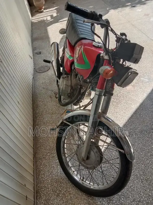 Honda 125 Motorcycle - Single Cylinder Compact Bike