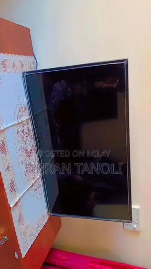 Photo - Orient LED 32-inch Display with Wall Bracket and Remote