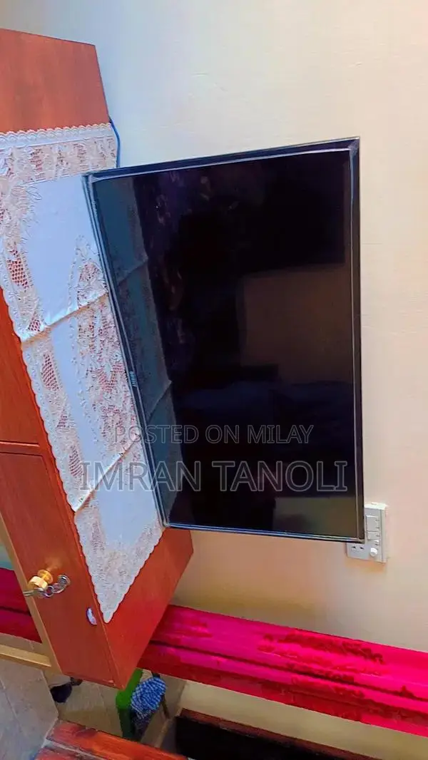 Orient LED 32-inch Display with Wall Bracket and Remote