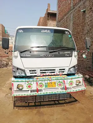 Isuzu NPR Commercial Truck with Gear Transmission and New Tires