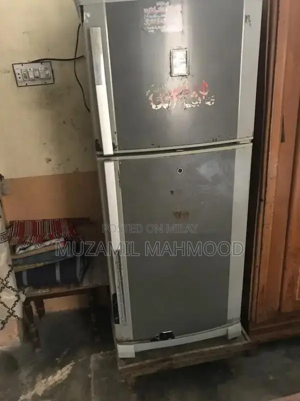 Dawlanace Home Refrigerator - 4-5 Year Old Cooling Appliance