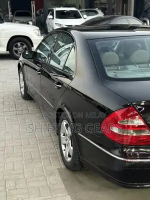 Photo - Mercedes Benz E200 2004 Sedan - Beige Interior, Clean Condition