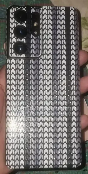 Samsung Galaxy S21 Ultra Smartphone with Minor Back Damage