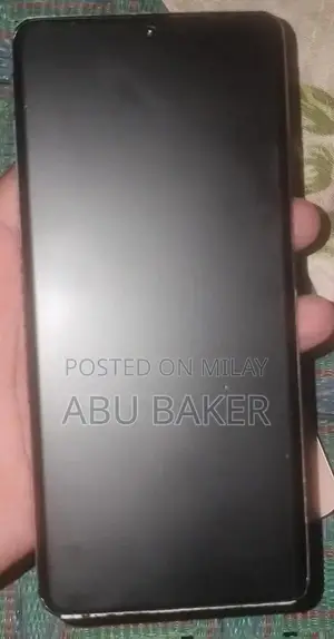 Samsung Galaxy S21 Ultra Smartphone with Minor Back Damage