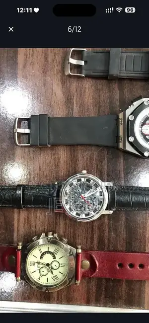 Imported High-Quality Wristwatch - Elegant Timepiece from Global Colle