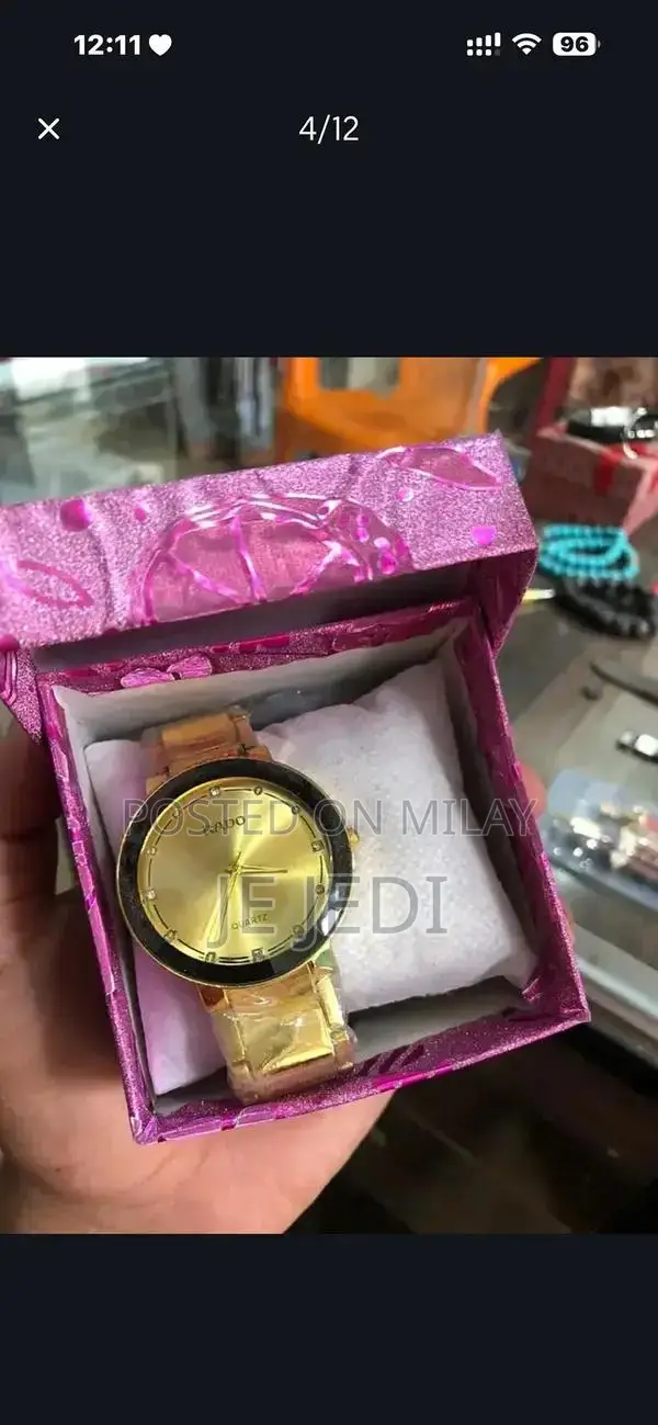 Imported High-Quality Wristwatch - Elegant Timepiece from Global Colle