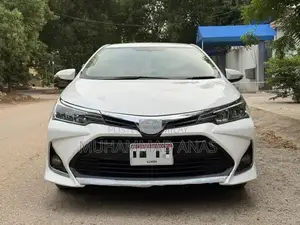 Photo - Toyota Corolla Altis 1.6 Sedan 2021 - Low Mileage White Sedan