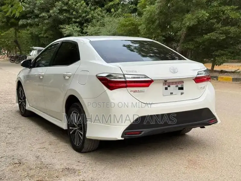 Toyota Corolla Altis 1.6 Sedan 2021 - Low Mileage White Sedan