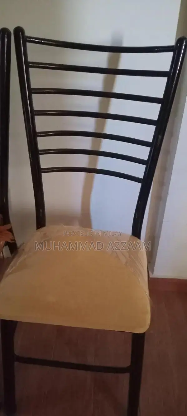 6-Seater Iron and Glass Dining Table with Cushioned Chairs