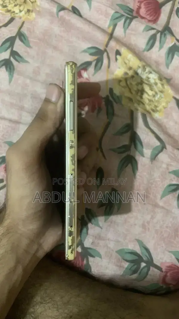 Huawei Dual SIM Smartphone with Display Imperfection