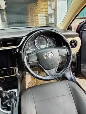 Photo - Toyota Corolla 2018 Manual Sedan Compact Car