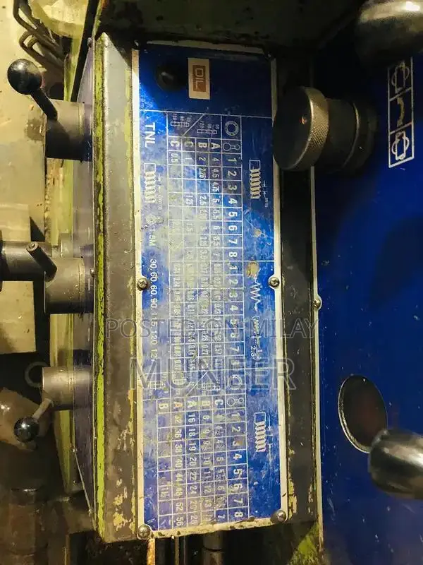 Heavy-Duty Centre Lathe Machine for Industrial Manufacturing