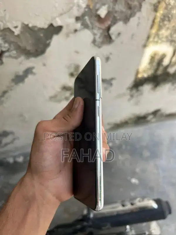 Samsung Galaxy S21 Smartphone Premium Condition