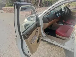 Honda Civic White Sedan - Used Reliable Vehicle