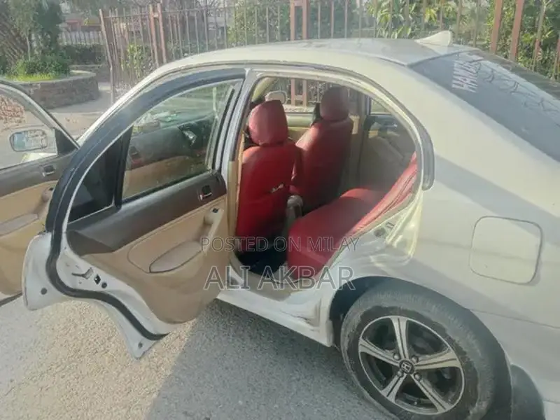 Honda Civic White Sedan - Used Reliable Vehicle