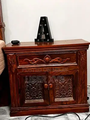 Chinyuti Bed Frame Set - Excellent Condition