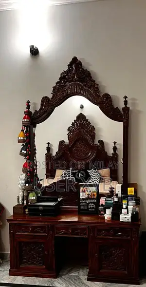 Chinyuti Bed Frame Set - Excellent Condition