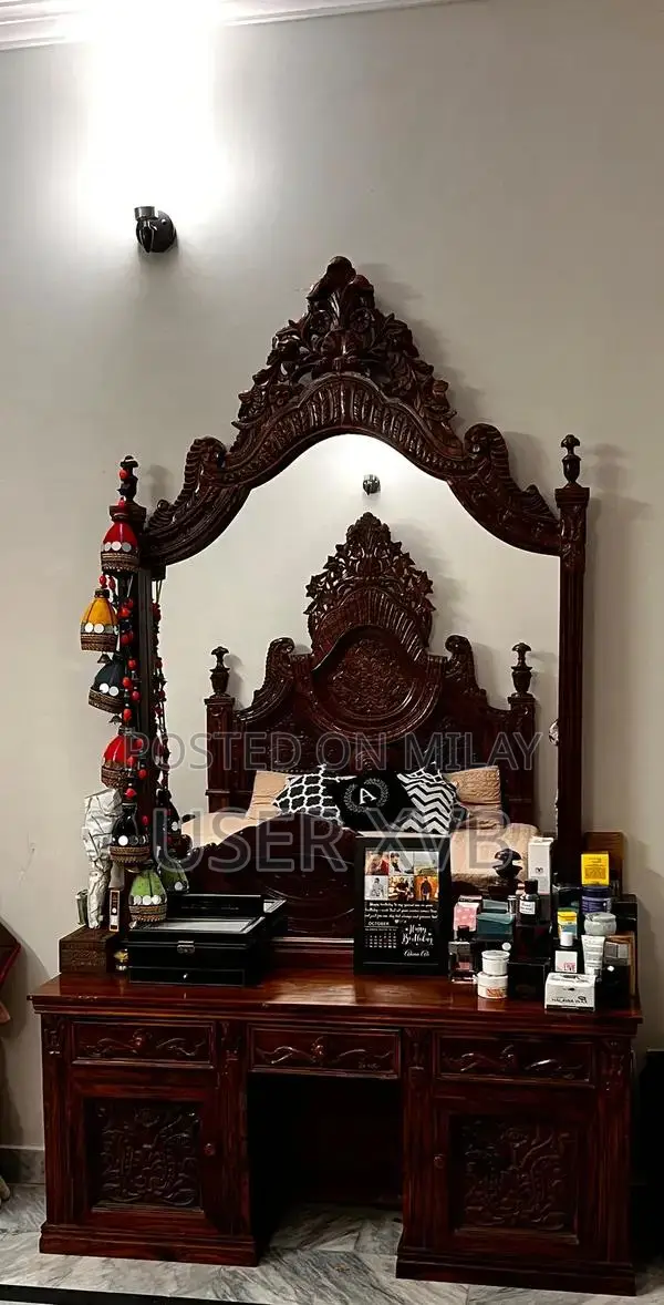 Chinyuti Bed Frame Set - Excellent Condition