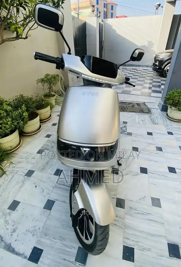 Evee C1 Air 2024 Electric Scooter - High-Performance Urban Mobility