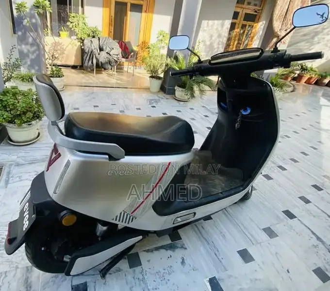 Evee C1 Air 2024 Electric Scooter - High-Performance Urban Mobility