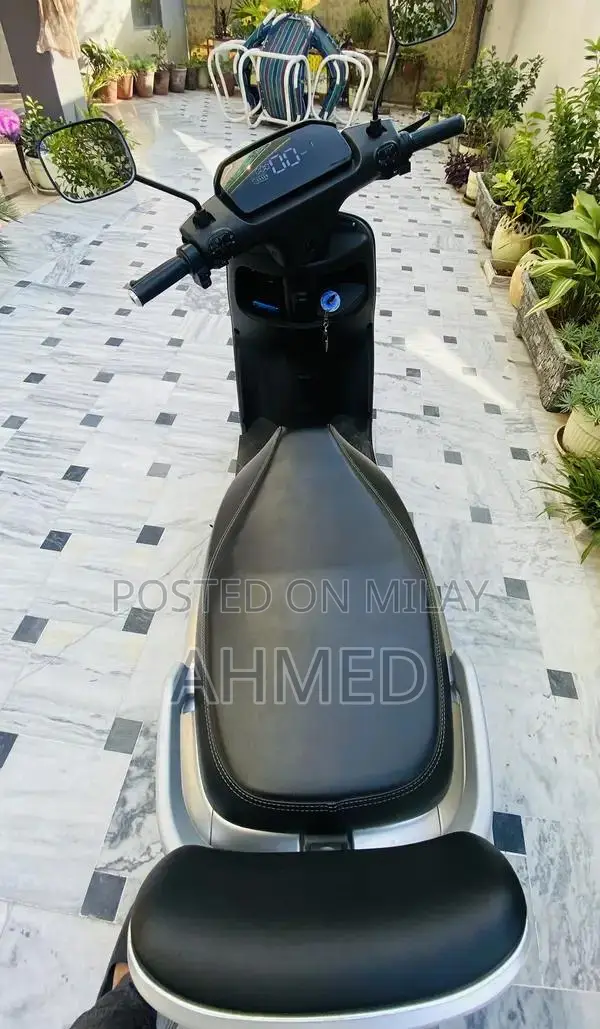 Evee C1 Air 2024 Electric Scooter - High-Performance Urban Mobility