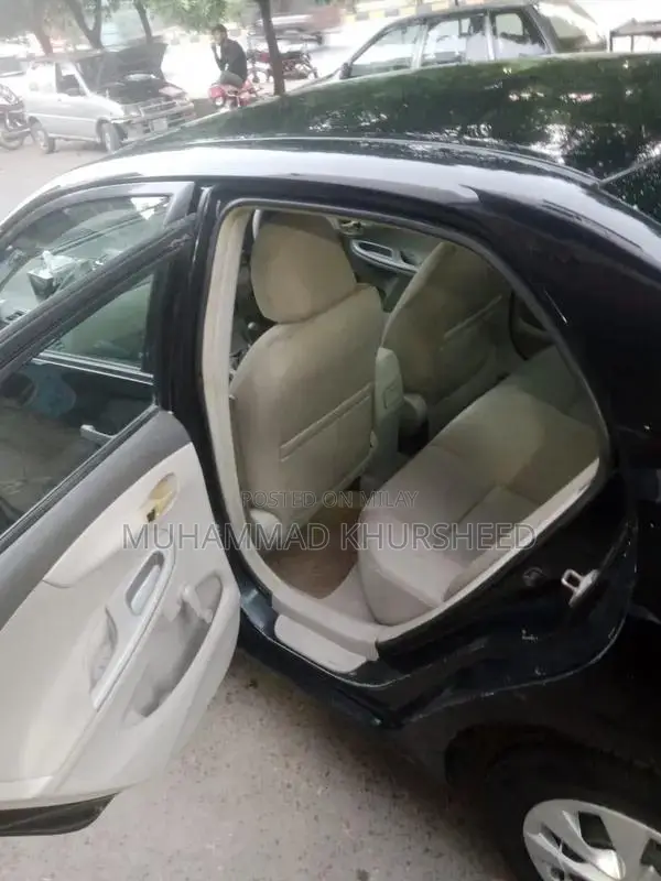 Toyota Corolla XLI Sedan - Reliable Compact Car