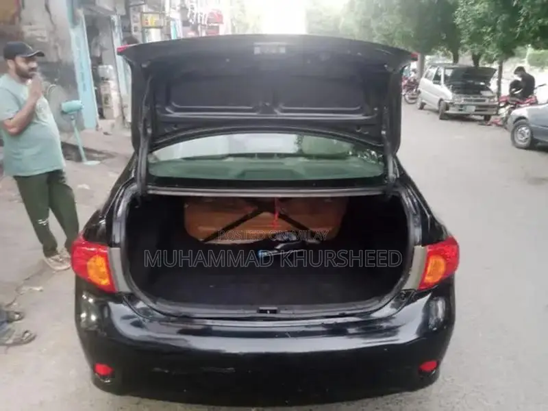 Toyota Corolla XLI Sedan - Reliable Compact Car