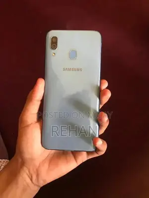 Samsung Galaxy A30 Smartphone with High-Resolution Camera