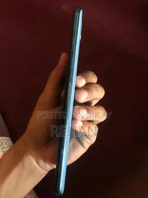 Samsung Galaxy A30 Smartphone with High-Resolution Camera