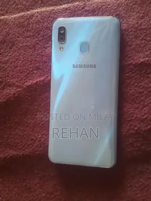 Samsung Galaxy A30 Smartphone with High-Resolution Camera