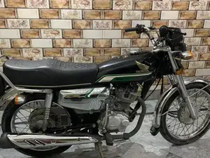 Photo - Honda 125 Motorcycle Special Edition Self Start