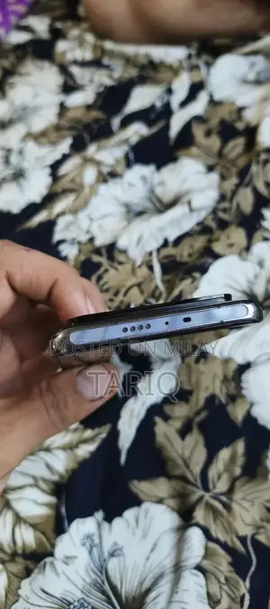 High-Performance Dual SIM Smartphone with Large Storage