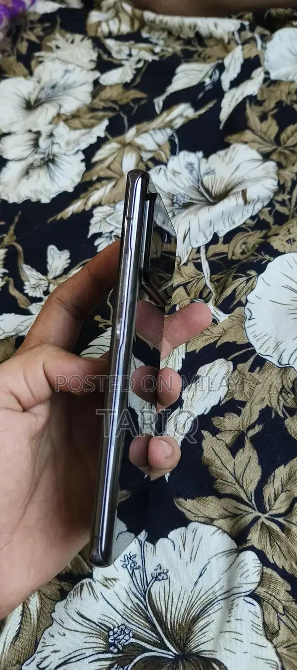 High-Performance Dual SIM Smartphone with Large Storage