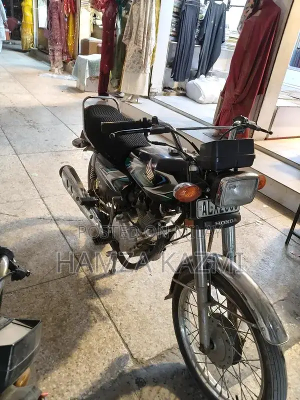 Honda CG 125 Single Cylinder Motorcycle