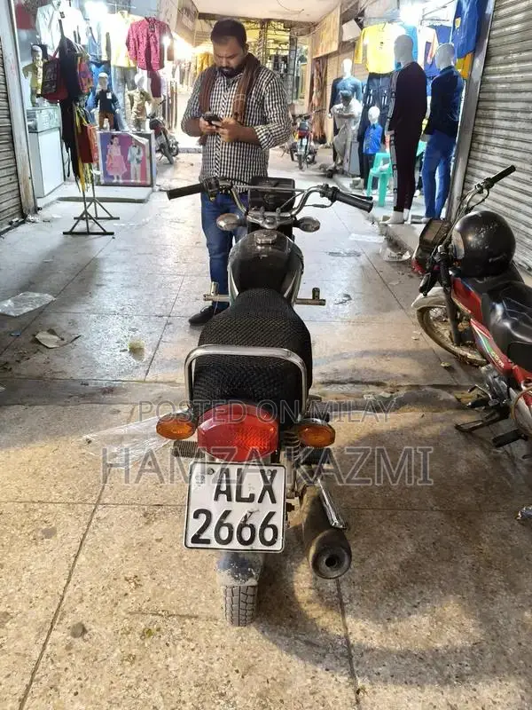 Honda CG 125 Single Cylinder Motorcycle