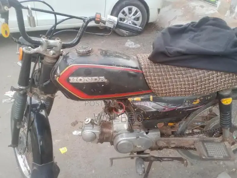 Honda 70cc Motorcycle - Well-Maintained Condition