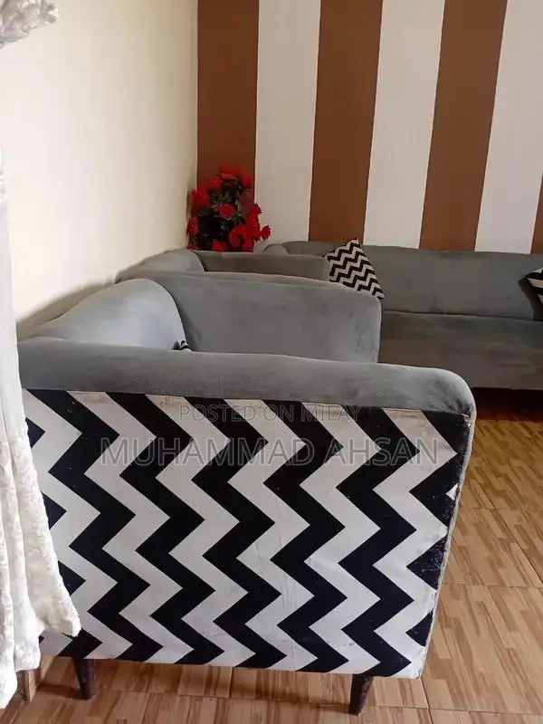 Black Leather 3-Piece Sofa Set with One-Seat Accent