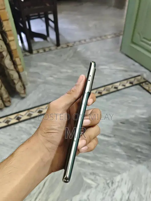 OnePlus 10 Pro High-Performance Gaming Smartphone