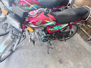 Honda CD70 Motorcycle - Well-Maintained Commuter Bike