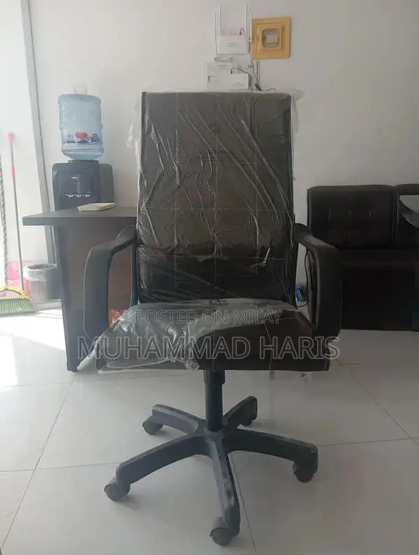 Executive Office Chair with 360° Swivel Wheels