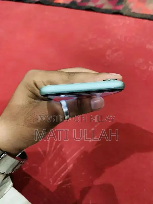 Apple Smartphone 64GB Storage Excellent Condition