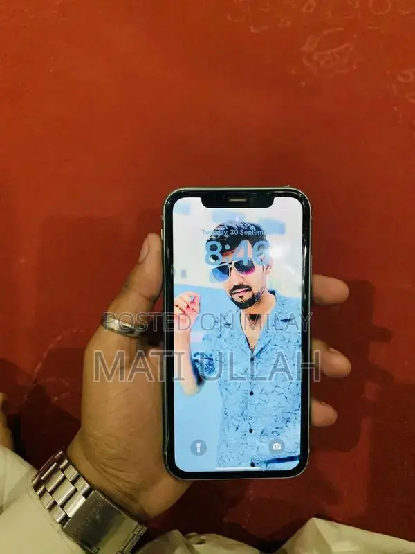 Apple Smartphone 64GB Storage Excellent Condition