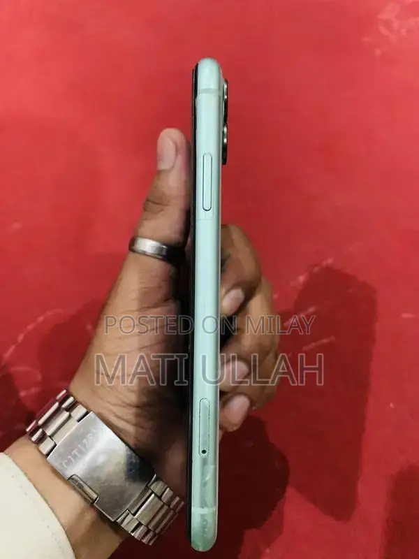 Apple Smartphone 64GB Storage Excellent Condition