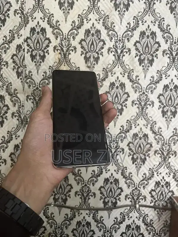 Smartphone with Dual SIM and Partial Functionality