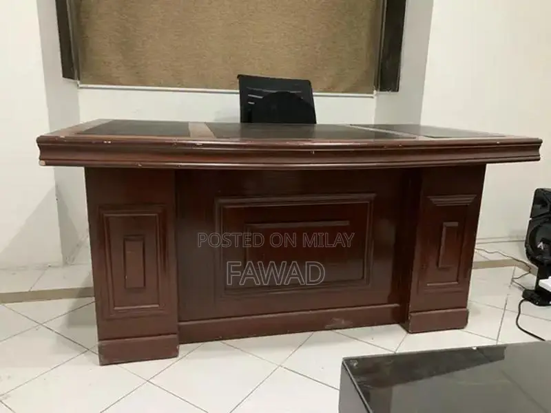 Professional Executive Office Table in Modern Design