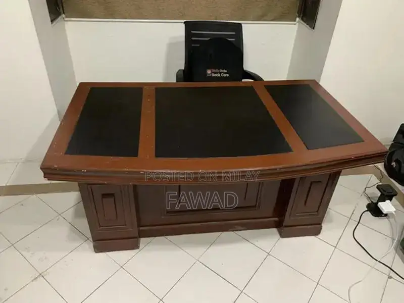 Professional Executive Office Table in Modern Design