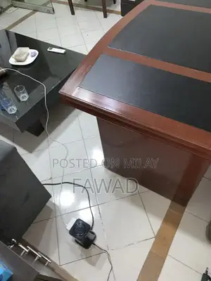 Professional Executive Office Table in Modern Design