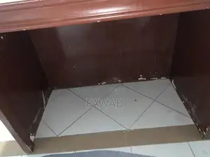 Professional Executive Office Table in Modern Design