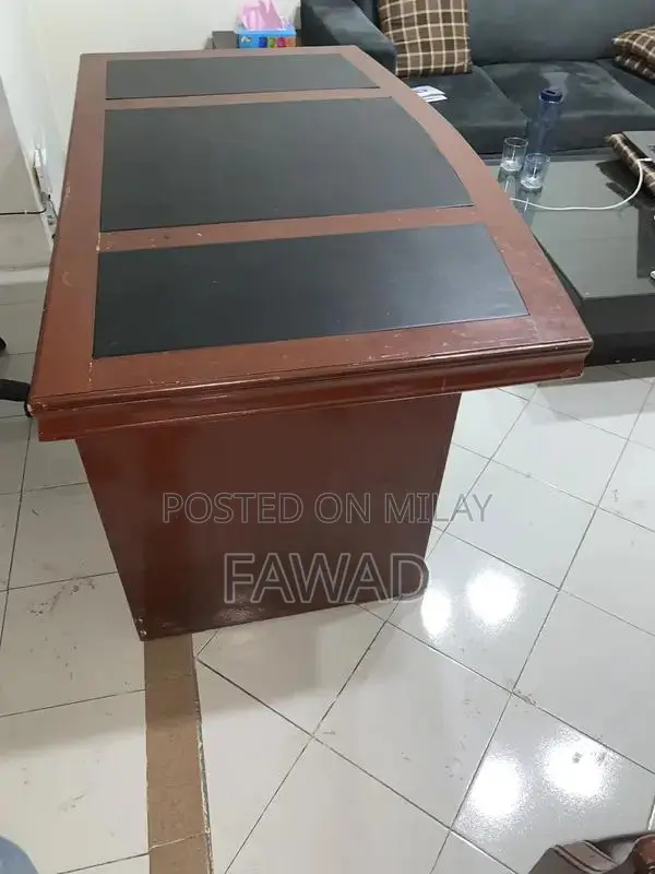 Professional Executive Office Table in Modern Design