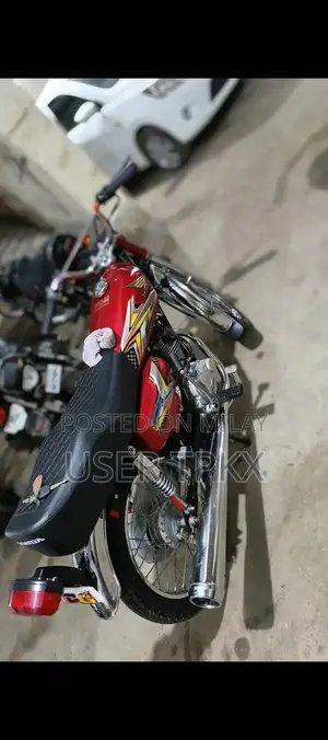 Honda CG 125 Motorcycle - 2018 Model Sporty Commuter Bike